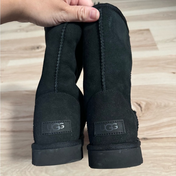 Women’s UGG classic short size size 8 - Picture 2 of 5
